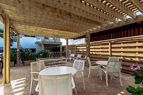 Amazing 2BR 1BA w Pool Close to the Beach BBQ