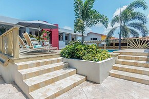 Amazing 2BR 1BA w Pool Close to the Beach BBQ