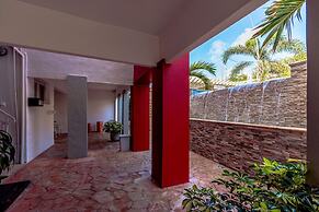 Amazing 2BR 1BA w Pool Close to the Beach BBQ