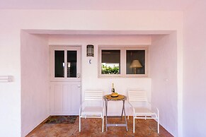 Amazing 2BR 1BA w Pool Close to the Beach BBQ