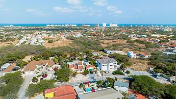 2BR 1BA Ground Level in the Heart of Aruba Pool