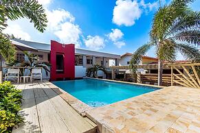 2BR 1BA Ground Level in the Heart of Aruba Pool
