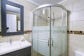 2BR 1BA Ground Level in the Heart of Aruba Pool