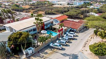 2BR 1BA Ground Level in the Heart of Aruba Pool