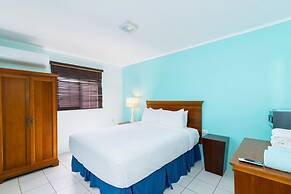 2BR 1BA Ground Level in the Heart of Aruba Pool