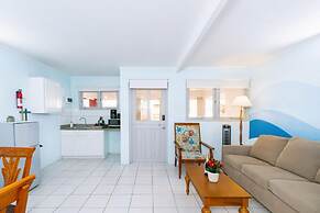 2BR 1BA Ground Level in the Heart of Aruba Pool