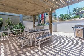 2BR 1BA Ground Level in the Heart of Aruba Pool