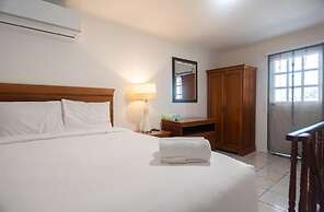 Sunny Pool Haven in the Heart of Aruba Pool BBQ