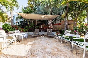 Sunny Pool Haven in the Heart of Aruba Pool BBQ