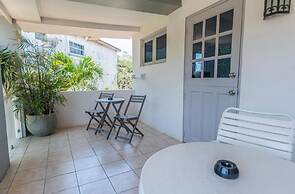 Cozy Central Quiet Close to the Beach Pool