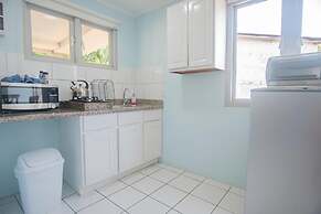 Cozy Central Quiet Close to the Beach Pool