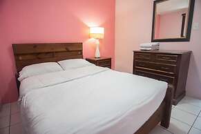 Cozy Central Quiet Close to the Beach Pool