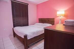 Cozy Central Quiet Close to the Beach Pool