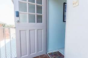 Cozy Central Quiet Close to the Beach Pool