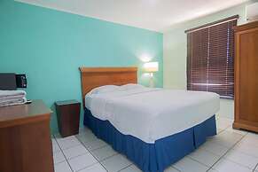 Cozy Central Quiet Close to the Beach Pool