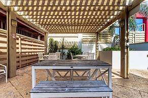 Cozy Central Quiet Close to the Beach Pool