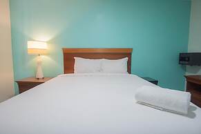 Relaxing Central Bright Shared Pool Garden