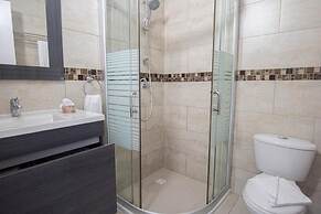 Relaxing Central Bright Shared Pool Garden