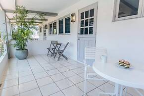 Relaxing Central Bright Shared Pool Garden