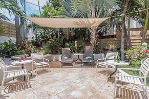 Relaxing Central Bright Shared Pool Garden