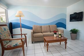 Relaxing Central Bright Shared Pool Garden