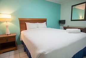 Relaxing Central Bright Shared Pool Garden