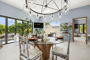 2BR Private Pool Outdoordining Amazing Gardens