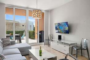 Ground Level Condo 2BR 2BA w Pool Access Gym