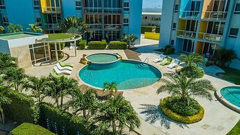 Ground Level Condo 2BR 2BA w Pool Access Gym