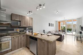 Ground Level Condo 2BR 2BA w Pool Access Gym