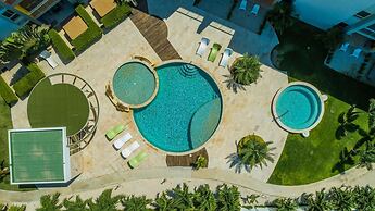 Ground Level Condo 2BR 2BA w Pool Access Gym