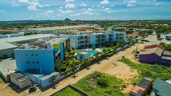 Ground Level Condo 2BR 2BA w Pool Access Gym