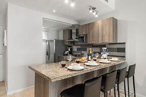 Ground Level Condo 2BR 2BA w Pool Access Gym