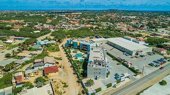 Ground Level Condo 2BR 2BA w Pool Access Gym