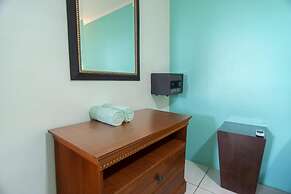 Beautiful Comfy Mins to Palm Eagle Beaches