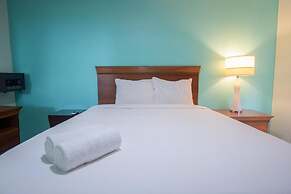 Beautiful Comfy Mins to Palm Eagle Beaches