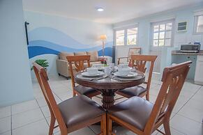 Beautiful Comfy Mins to Palm Eagle Beaches