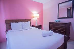 Beautiful Comfy Mins to Palm Eagle Beaches