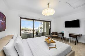 2BR 2BA Condo GYM Pool BBQ