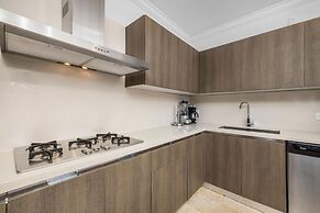 2BR 2BA Condo GYM Pool BBQ