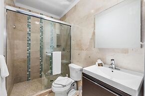 2BR 2BA Condo GYM Pool BBQ