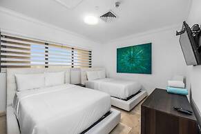 2BR 2BA Condo GYM Pool BBQ