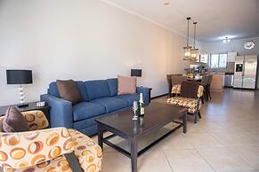 2BR 3BA GYM Pools 24 7 Security Restaurant