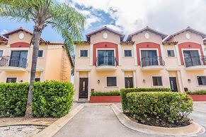 2BR 3BA GYM Pools 24 7 Security Restaurant