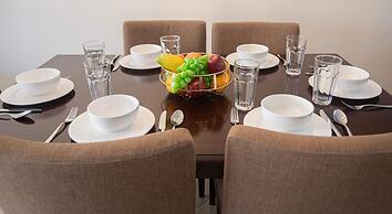 2BR 3BA GYM Pools 24 7 Security Restaurant