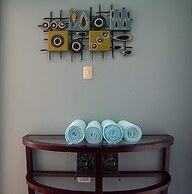 2BR 3BA GYM Pools 24 7 Security Restaurant