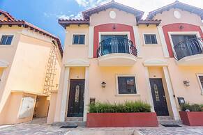 2BR 3BA GYM Pools 24 7 Security Restaurant