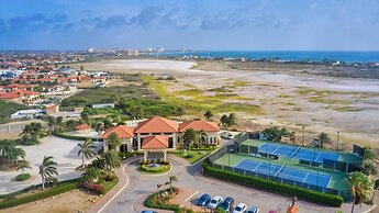 2BR 3BA GYM Pools 24 7 Security Restaurant