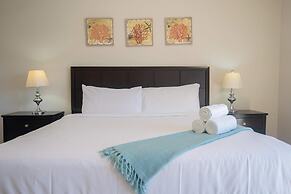 2BR 3BA GYM Pools 24 7 Security Restaurant