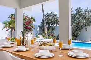 Brand NEW 3br2ba Villa With Pool in Great Location